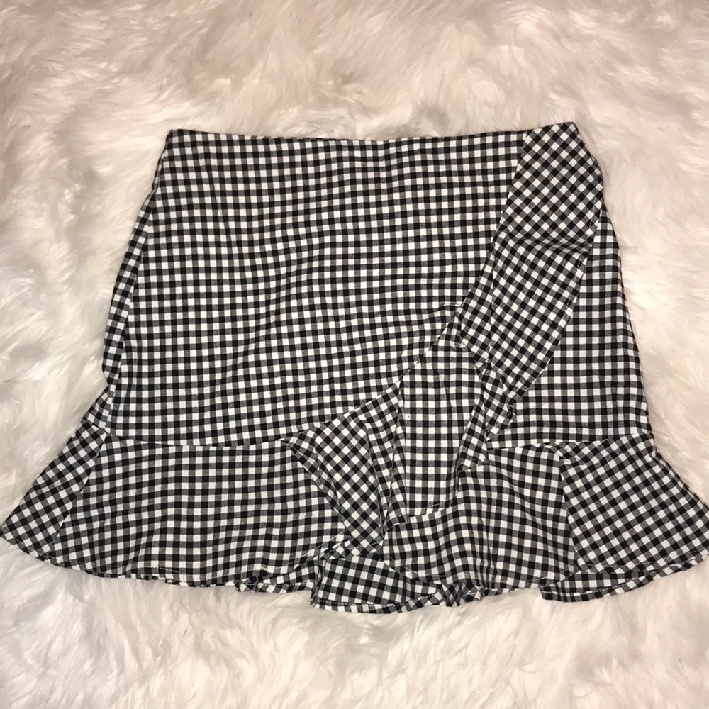 FOREVER 21 - Gingham Ruffled Mini Skirt